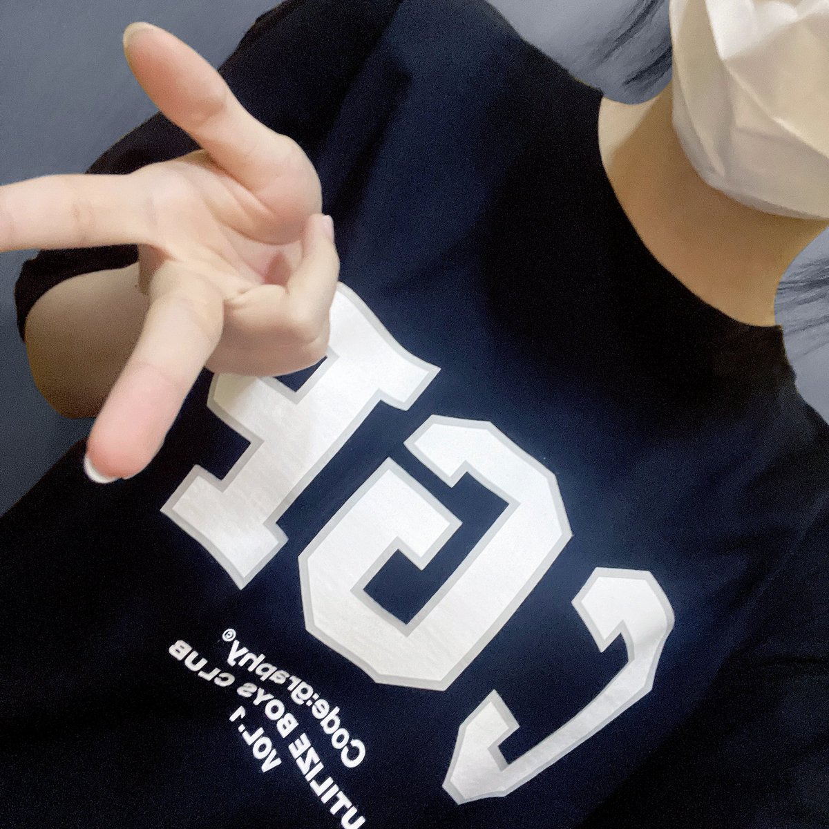 Ebogaee's tweet photo. @Codegraphy_twt 🐯 나는 코드 찐팬이다 🐯

저의 데일리 유니폼 코드그라피 반팔! 바지는 오빠 선물로 산 건데 제가 더 잘 입고 다녀요 ◠‿◠ 팔로우, 알티, 마음글 모두 완료했습니당

그리고 무엇보다 코드그라피 x 호시 콜라보가 너무 기대돼요🥹 빨리 16일이 됐으면 좋겠어요 구매 이벤트도 꼭 참여할 거예요 >< https://t.co/gOPqxAdRr0