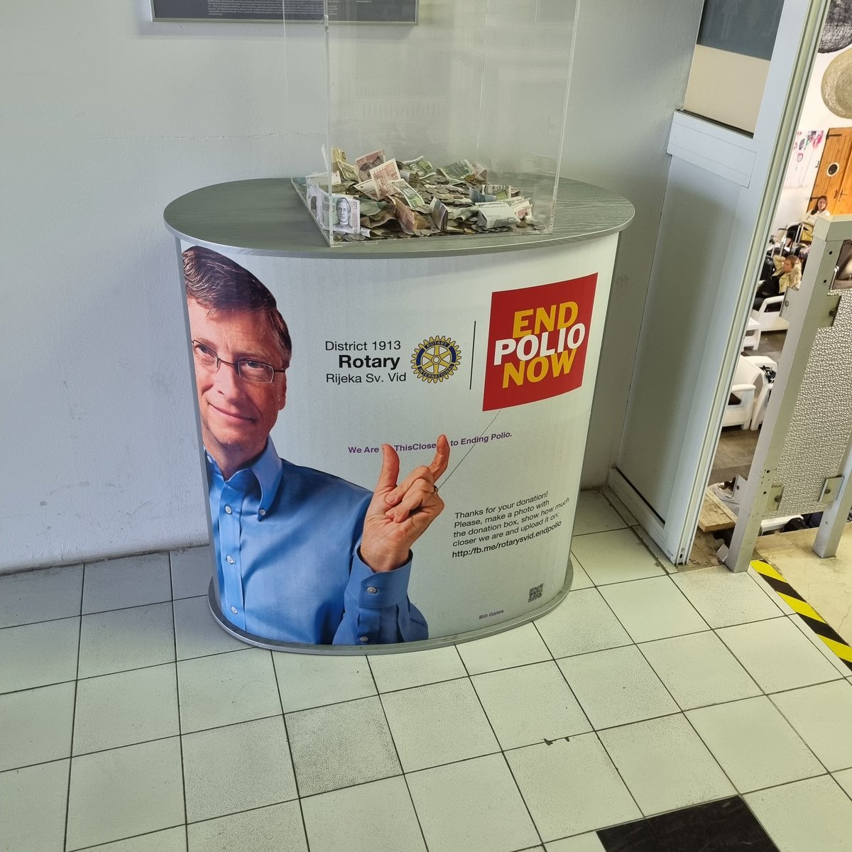 AZda321's tweet photo. @RafalPiech_ Haha zdjęcie z niedzieli na lotnisku w Chorwacji,coś w tym musi byc https://t.co/fpslOnv9ug