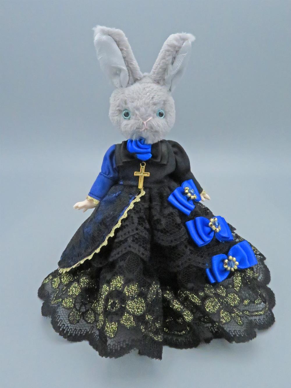 ドール服ディーラー黒月project こちらのウサギさんはお目々が薄い青 透明感があってきれいです もちろん オビツ11サイズのお洋服着用可能です Twitter