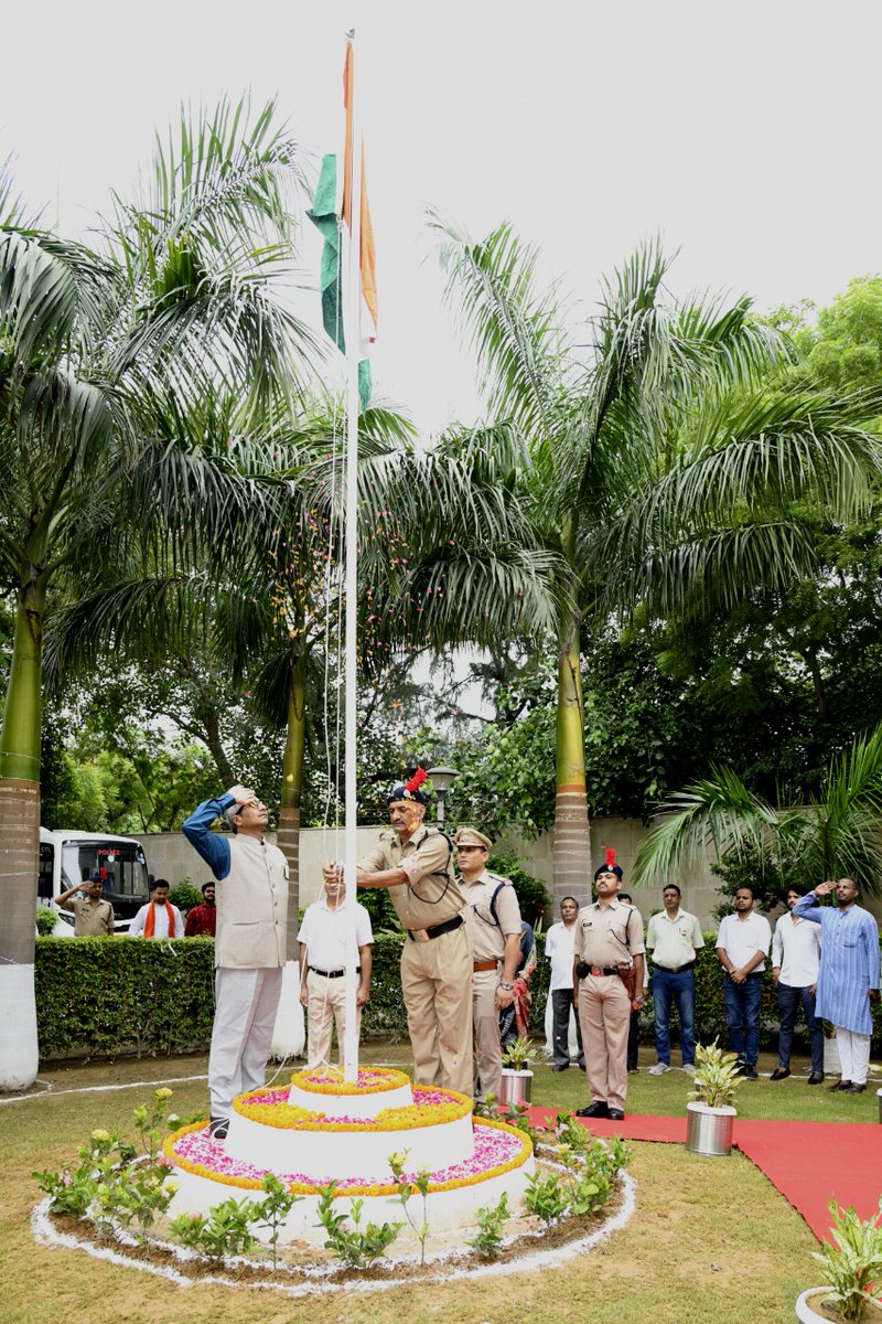 NFSU_Official's tweet photo. NFSU-Delhi Campus celebrated 76th Independence Day on 15th August, 2022. Prof. (Dr.) S. O. Junare, Campus Director hoisted the National Flag at Delhi Campus. He urged the students &amp; staff to work hard and contribute in celebrating the #AzadiKaAmritMahotsav. https://t.co/mNAhASIziM