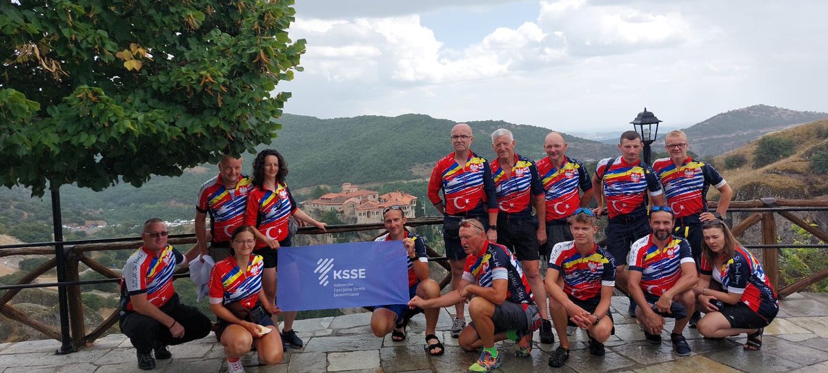 KatowickaSSE's tweet photo. Jestemy z Wami!❤🇵🇱☀️
#KSSETEAM & #RWTeam!
#rozkręćwiarę
#pielgrzymkarowerowa
#podróż #pasja #rower
#przygoda #wytrwałość https://t.co/wWFVzr5gBd