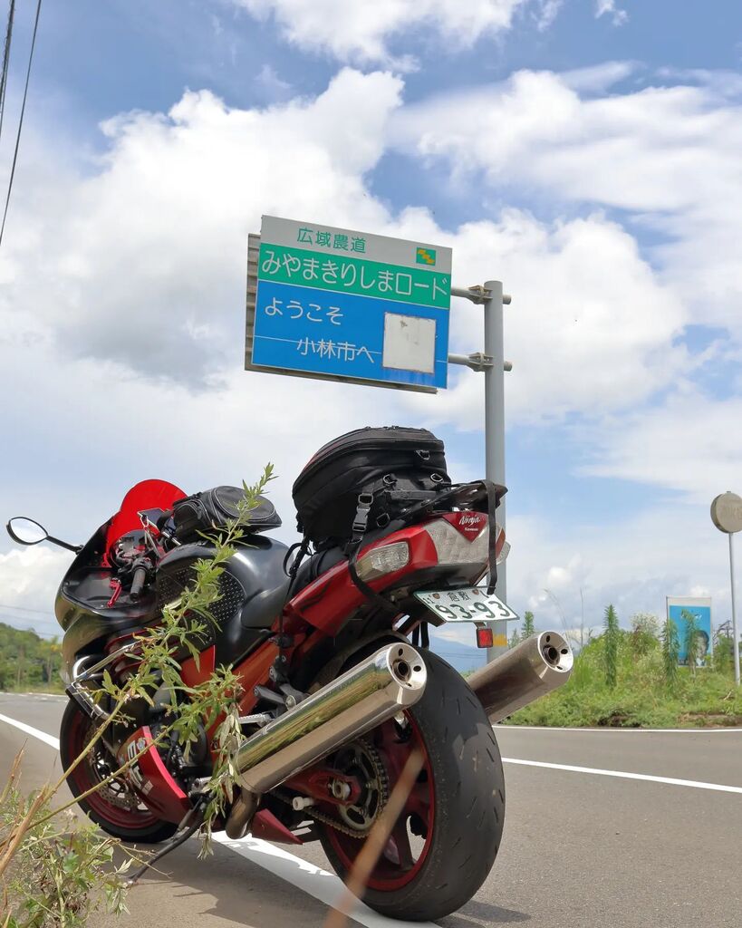 kaba_nosuke's tweet photo. ようこそ小林市へ！！
農道は信号もなくて走りやすかったー
#zx14
#zzr1400
#ソロツーリング
#九州ツーリング
#広域農道
#みやまきりしまロード
#小林市
#晴天 https://t.co/VIOIB64qA5