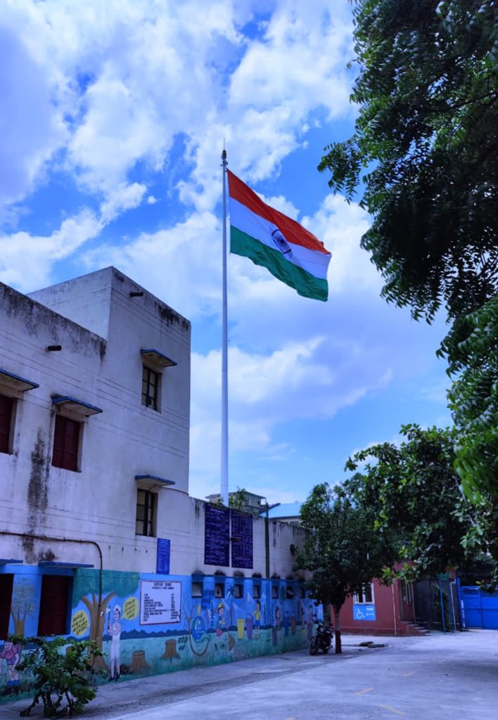 Dir_Education's tweet photo. हवा में बस एक झंडा नहीं लहराता,
लहराता है करोड़ों भारतीयों का गर्व।

आइये देश को शिक्षित बनाते हैं
सारे जहां में तिरंगा लहराते हैं।

तस्वीर- GBSSS Tekhand विद्यालय से। https://t.co/MzY4AimlGB