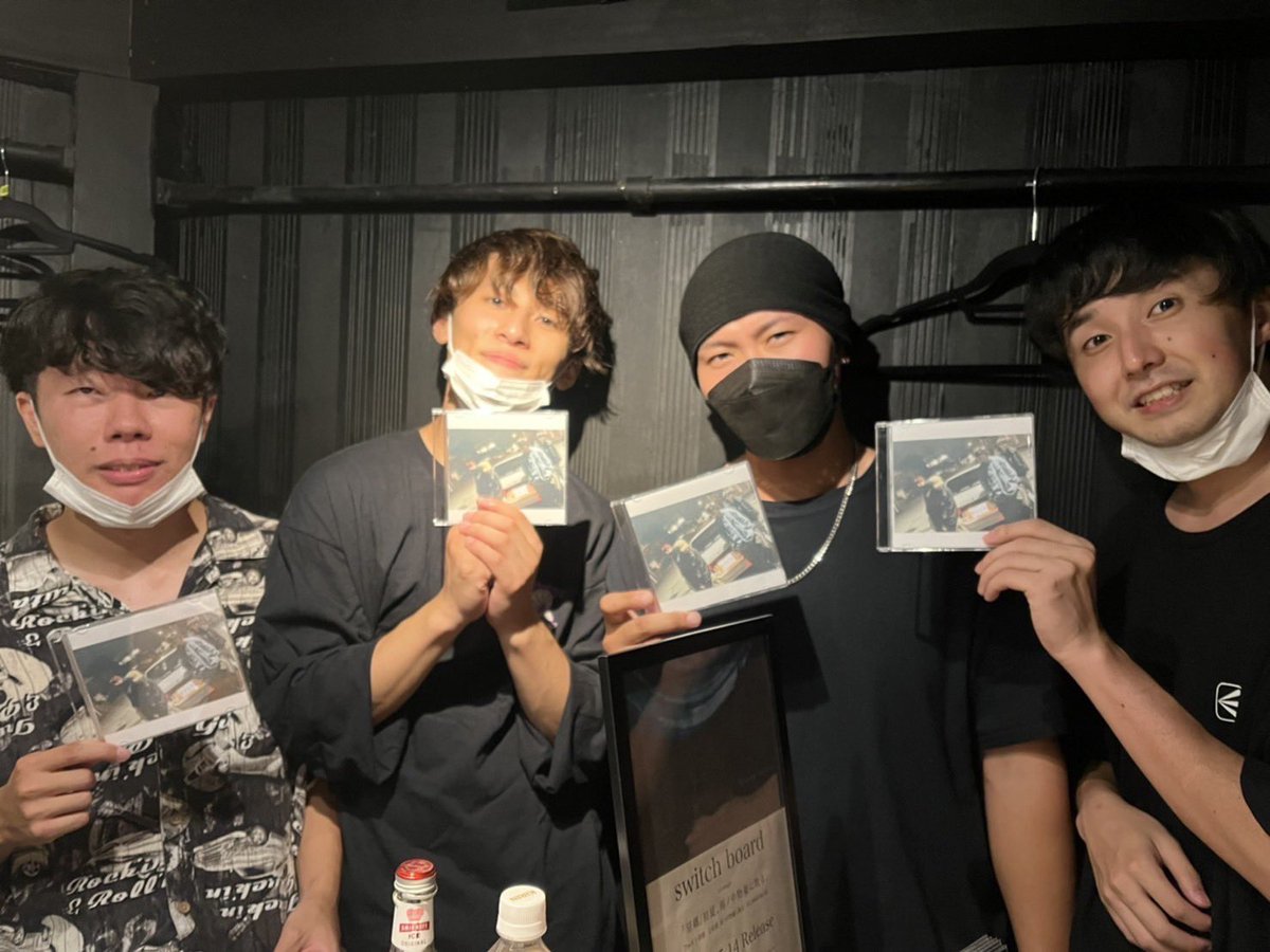 姿麗人爆音祭finalありがとうございましたー！！！

いやぁ、まっっじで楽しすぎた
他のバンドもまっじでかっこよかった
友達も出来た
けんじの両親がCD10枚買ってったのびびった
LUCKCAMEと対バンしたかったぁぁ！

でもまたこーやって姿麗人に呼んでくれてほんとに嬉しいです！
またやりましょ！！✌️🏻