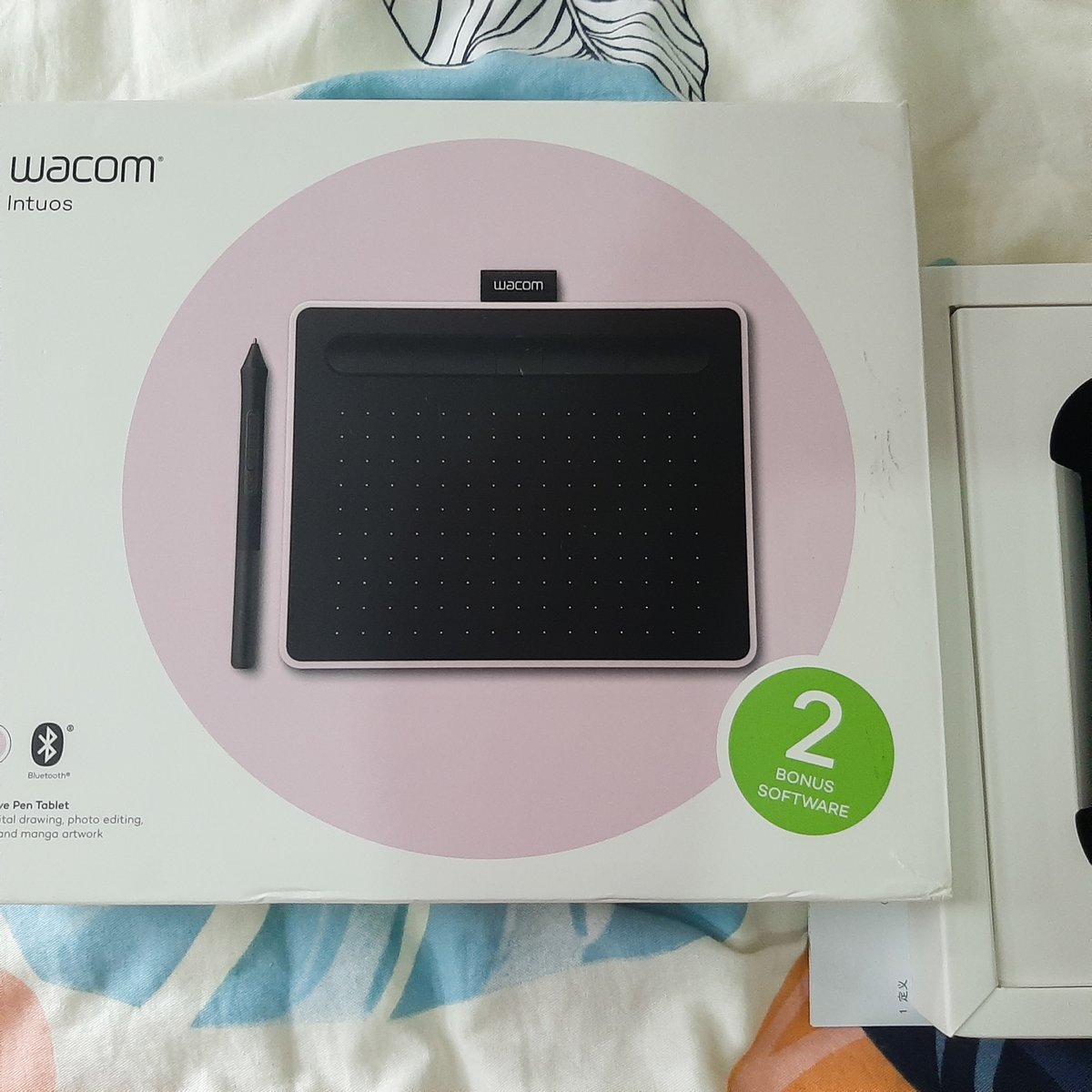 Hi! not acads related but selling my pre-loved Pink Wacom Intuos S Bluetooth Tablet 2018 (CTL-4100WL) 🐸💘 almost good as new, used a few times lang and nakatambak na lang 🥹 (retails PHP5850) but selling it for PHP 4,800 na lang, slight negotiable hehe 

pls help rt ty <3
