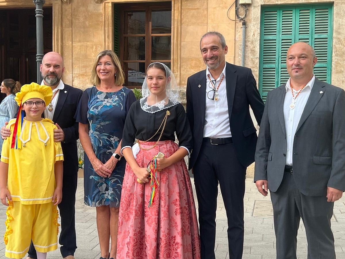 psoellucmajor's tweet photo. Festes i Tradicions, amb un espectacular ball dels Cavallets Cotoners i les agrupacions  de Ball de Bot de Llucmajor.
Santa Candida 2022. #llucmajor #santacandida #festes #estiu" https://t.co/hPZV1PWSrq