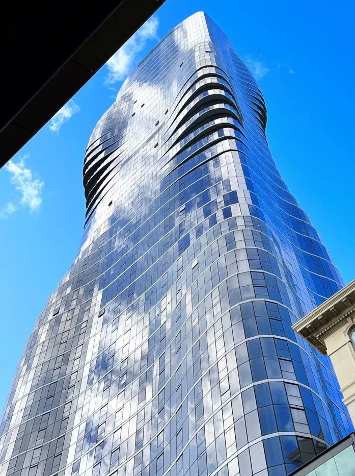 TMOS_ARC's tweet photo. 16-Bit Sky – The clear blue sky being reflected off; reminiscent of the skies in old 16-bit games. The effect is due to the numerous small glass panels on the buildings giving an impression of the sky being broken up into small elements #TMOSScienceWeek https://t.co/fwa7VC6mS7