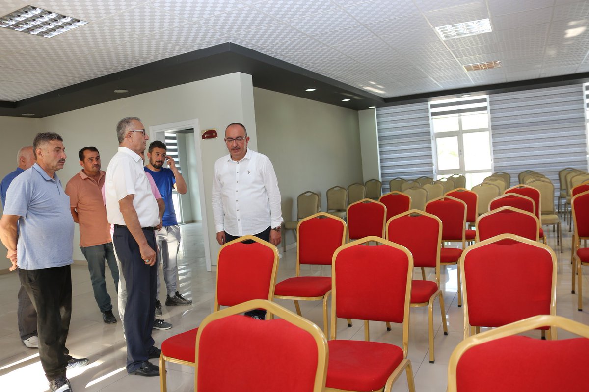 MustafaKavus's tweet photo. Uzun süredir kullanılmayan Dere Sosyal Tesisimizi; Millet Kıraathanesi, Emekli Lokali, Spor Salonu ve Çok Amaçlı Salonla daha işlevsel hale getiriyoruz. 

Yeni bina yapmak yerine olanları hemşehrilerimizin ihtiyacına göre yeniden düzenliyoruz.

Şimdiden hayırlı olsun. https://t.co/3XQLvQTnZM