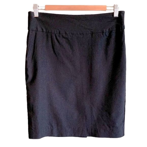 TrendySimply's tweet photo. So good I had to share! Check out all the items I'm loving on @Poshmarkapp #poshmark #fashion #style #shopmycloset #perryellis #george #robinruth: https://t.co/CRO2Qlmxo1 https://t.co/oJoxtJVqqM
