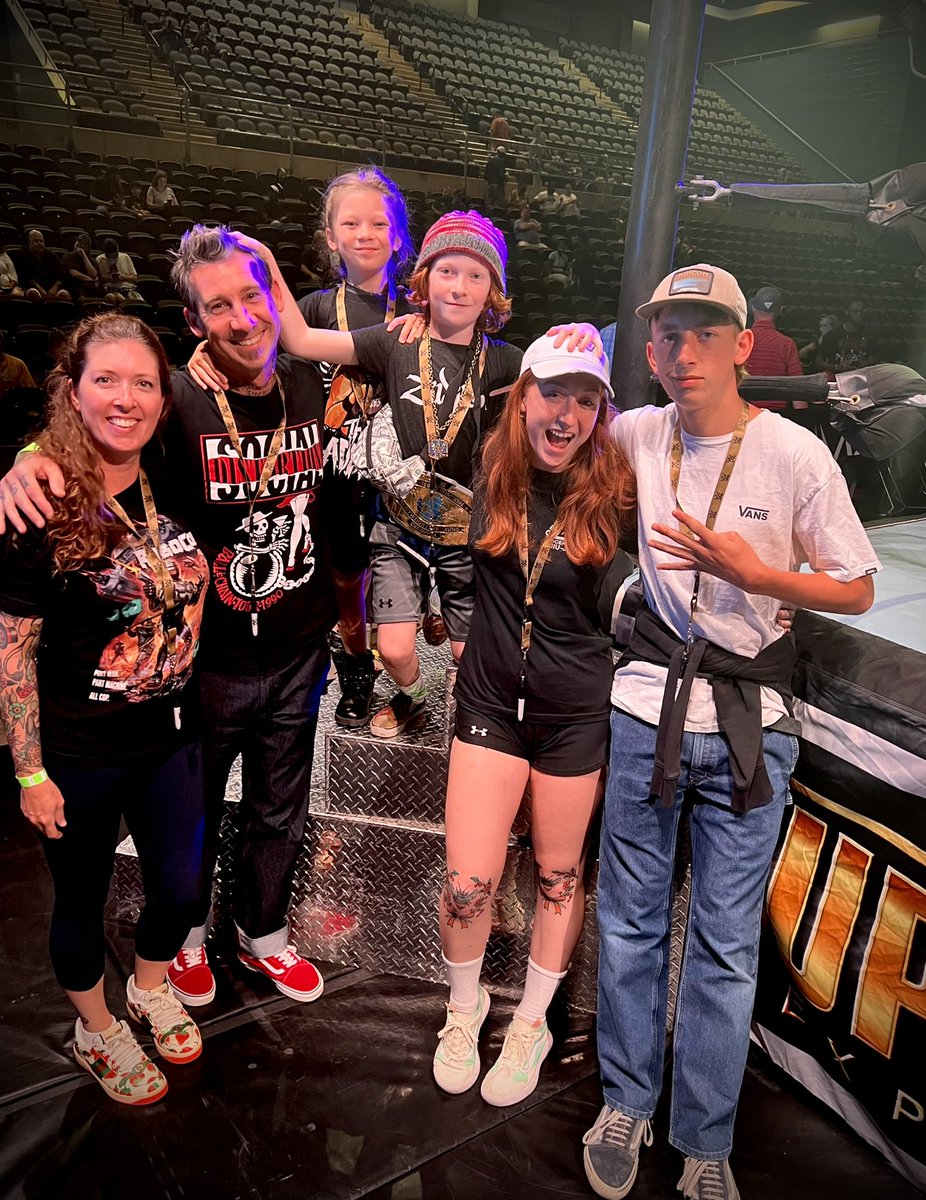 BillySmith's tweet photo. 4 photos of an aWWEsome #SuperstarExperience #WWEekend Big Ups to my main man and newest WWE VIP Concierge @holland623 for being on point and making a lot of fans very happy. Have a great week #VIPFam #whichpicisyourfave https://t.co/8R9umcxWxB