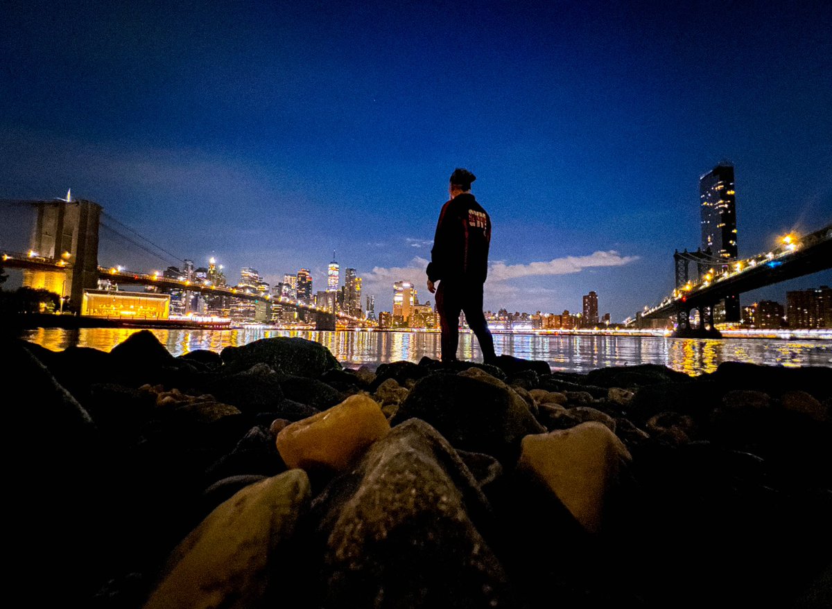 thorstenroth212's tweet photo. βThe only way out is through.β #RobertFrost
#505AM #RunningToDumbo
#WO #workout
#Fighters #boxing #sparring #fitness @gleasonsgym #Dumbo #Brooklyn #NYstateofmind
πΈπ₯ @thorstenroth212 #NYC https://t.co/s2vs4K3CvT