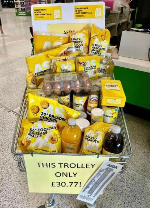 oohmatron6's tweet photo. #GetBackToWorkYouFatPonce if Brits can go jetting off on holiday to the continent,
spending money like water, then IMO, the cost of living is one big fooking lie-- https://t.co/ydE8TOhfLX