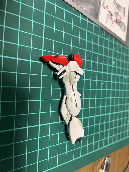 ハァ…ハァ…やっと脚1本… 