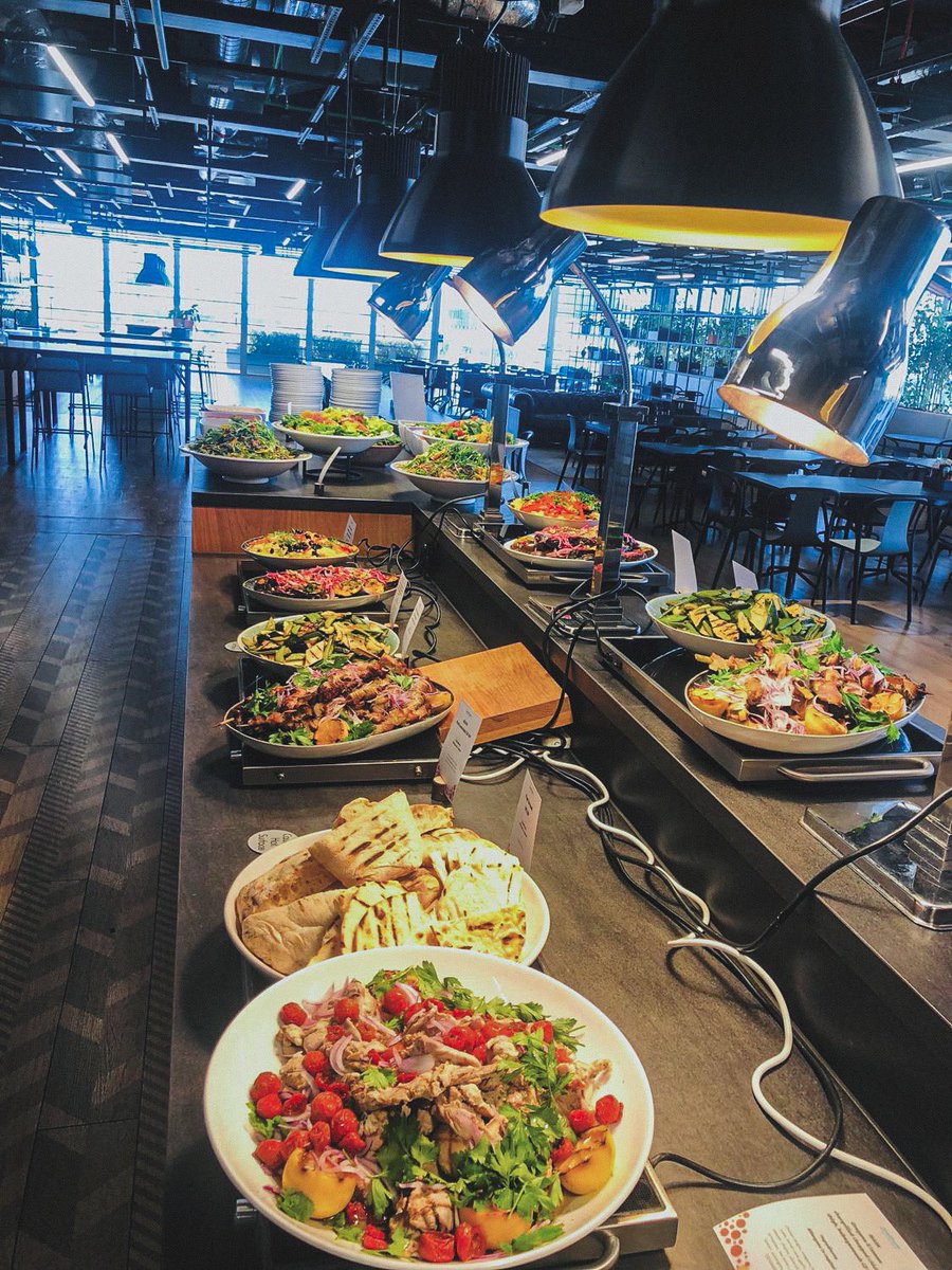 WeAreFooditude's tweet image. Variety matters💯 Office lunchtimes should offer your employees a chance to choose the food that matches their mood. 

✨As well as✨ giving your teams the chance to try something new. 

So what’s it going to be today? Our Gochujang king prawns 🦐 👑 or Vegan Dan Dan noodles 🍜