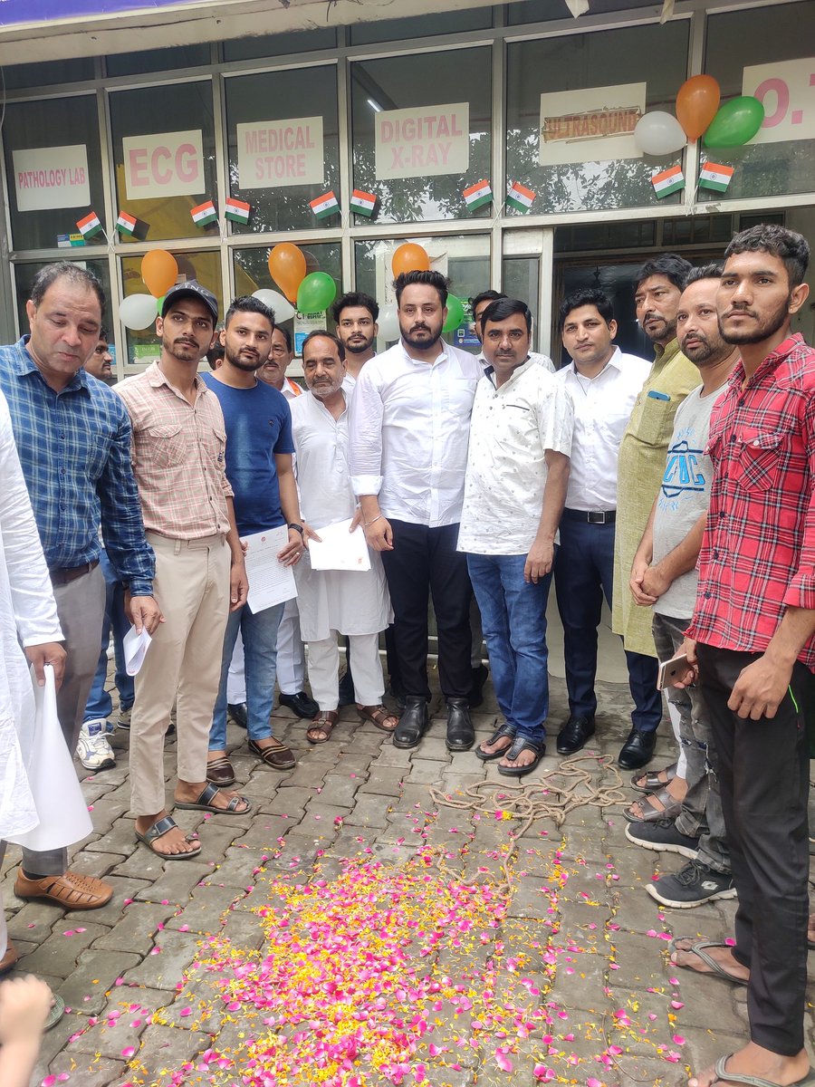 tabishabidibjp's tweet photo. आज आजादी के अमृत महोत्सव 'स्वतंत्रता दिवस' के पावन अवसर पर न्यू गैलेक्सी हॉस्पिटल हुसैनी चौक नौगवा सादात में ध्वजारोहण कार्यक्रम में सम्मिलित हुआ।

#ताबिश_आब्दी_प्रदेश_कार्यसमिति_सदस्य_भाजपा_अल्पसंख्यक_मोर्चा @bjp4amrohaUP https://t.co/IMzlVeCWyX