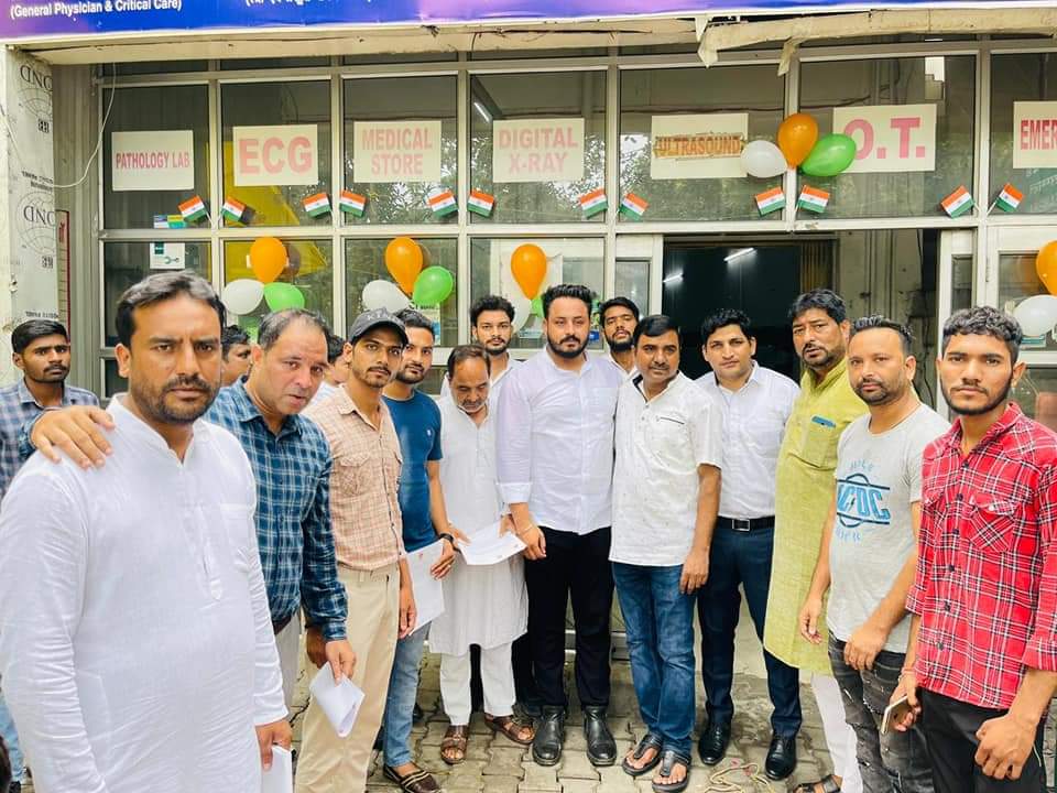 tabishabidibjp's tweet photo. आज आजादी के अमृत महोत्सव 'स्वतंत्रता दिवस' के पावन अवसर पर न्यू गैलेक्सी हॉस्पिटल हुसैनी चौक नौगवा सादात में ध्वजारोहण कार्यक्रम में सम्मिलित हुआ।

#ताबिश_आब्दी_प्रदेश_कार्यसमिति_सदस्य_भाजपा_अल्पसंख्यक_मोर्चा @bjp4amrohaUP https://t.co/IMzlVeCWyX