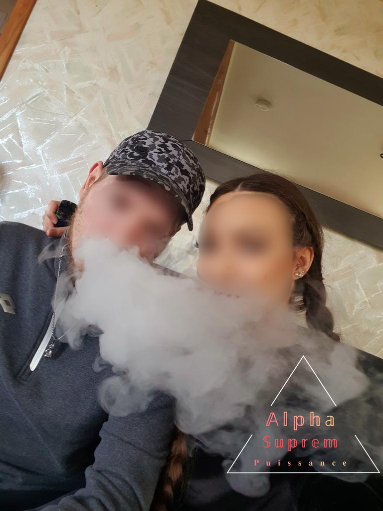 SupremAlpha's tweet photo. Viens vénérer la puissance Alpha . C'est là où est ta place en tant que Bêta : aux pieds des Alphas. 🐕 #couplealpha #alphawife #AlphaBetas #alphawhitemen #findom https://t.co/CSIq7Xw3x7