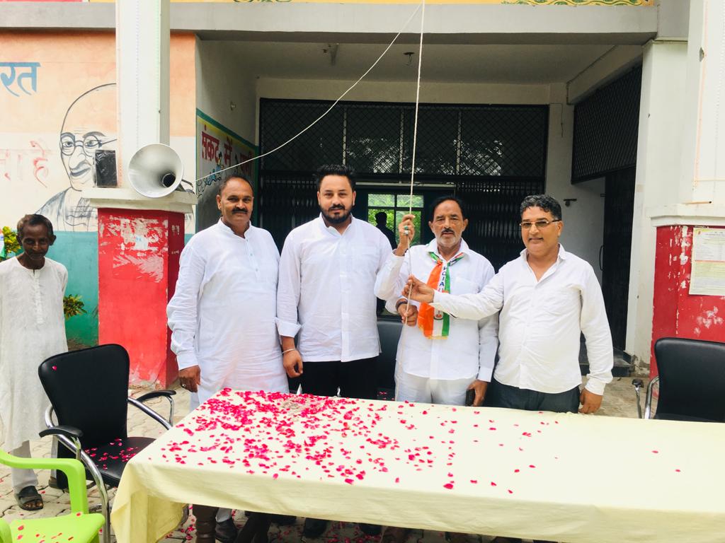 tabishabidibjp's tweet photo. आज आजादी के अमृत महोत्सव 'स्वतंत्रता दिवस' के पावन अवसर पर नगर पंचायत नौगावा सादात कार्यालय में ध्वजारोहण कार्यक्रम में सम्मिलित हुआ।

#ताबिश_आब्दी_प्रदेश_कार्यसमिति_सदस्य_भाजपा_अल्पसंख्यक_मोर्चा @bjp4amrohaUP https://t.co/Rw1D141gME