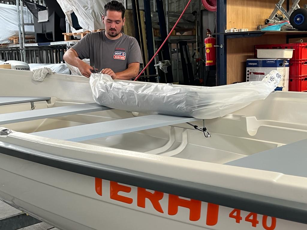 BootAkkrum's tweet photo. Afdekzeil plaatsen op #Terhi
Een rib voorzien van 100PK #Honda 
Afmonteren van #Trendship
Aflever klaarmaken van #Trendship

Ondanks de temperaturen allemaal gerealiseerd. https://t.co/LwyVPi9TRX
