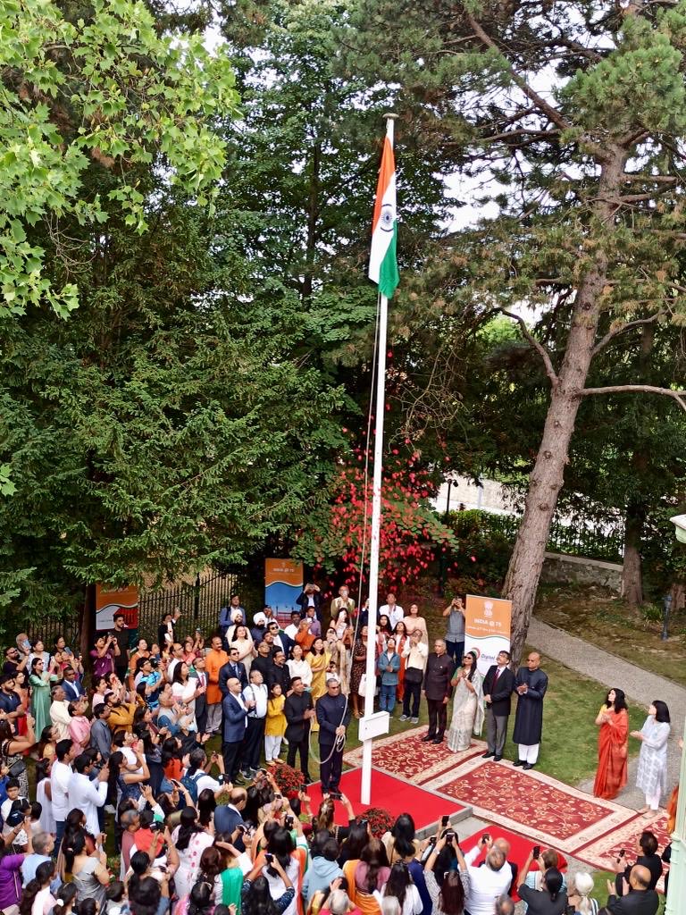 IndraManiPR's tweet photo. Celebration of #76thIndependenceDay at India House, Geneva. It’s always a great privilege and honor to unfurl India’s tricolor 🇮🇳🇮🇳🇮🇳 and address Indian community and friends of India. Jai Hind! 🇮🇳🇮🇳🇮🇳Vande Mataram #AzadiKaAmritMahotsav #75thAnniversaryOfIndependence
#India@75 https://t.co/tUIGPKBSeS