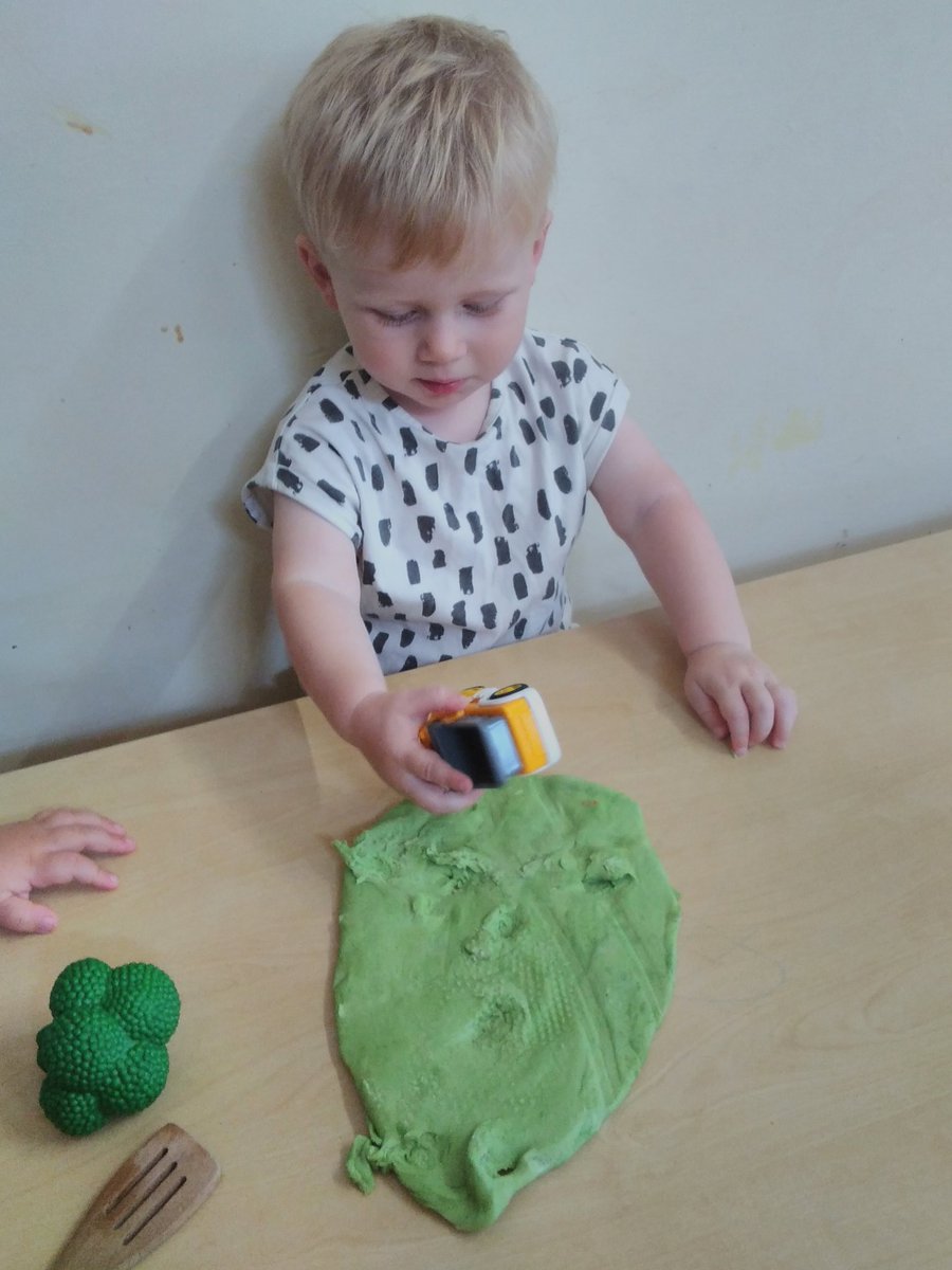 ashbridgebabies's tweet photo. This morning in Minnows we helped make play doh with our teacher, we took turns to add the ingredients and mix it together. We then explored the playdoh looking at the prints we could make using cars, sieves and cutters.
#AshbridgeNursery #BabyUnit https://t.co/oTotmlYggu