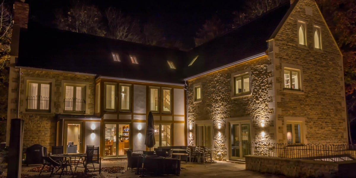 We have your Top 5 lighting design questions answered in this Lightmaster Learning article lightmaster-direct.co.uk/lighting-desig…

#lighting #lightingdesign