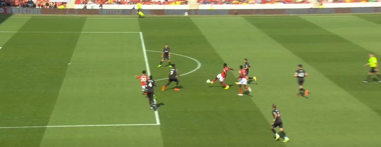 RefereeReport's tweet photo. Premier Lig'de Nottingham-West Ham maçı VAR şenliğine döndü.
45'te Benrahma'nın golü, pozisyon öncesinde Antonio'nun faulü nedeniyle iptal edildi.
53'te ofsayt nedeniyle 2.gol iptal.
62'de de bariz elle oynamayı da göremedi, penaltı.
#robertjones #NOTWHU #PremierLeague #var https://t.co/z7g2kPzb2d