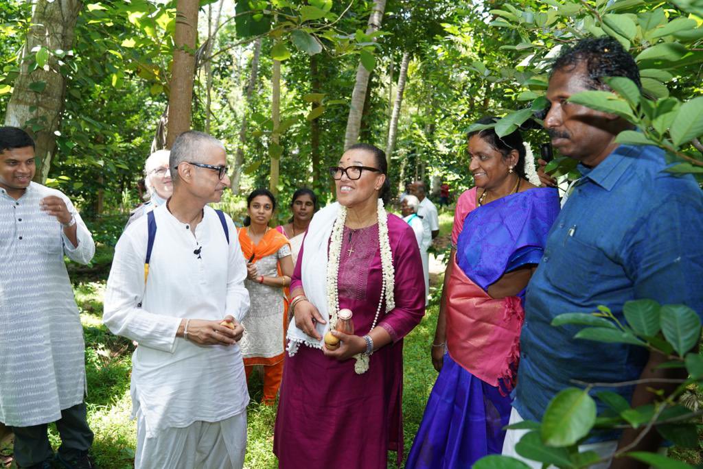 PScotlandKC's tweet photo. Inspiring to see #SaveSoil in action at an Agroforestry Farm in Pollachi #India. The #LivingLandsCharter stresses the need to actively cooperate with diverse partners to share expertise &amp; good practices in sustainable land management, while incentivising investment &amp; innovation. https://t.co/uUikKmoUcf