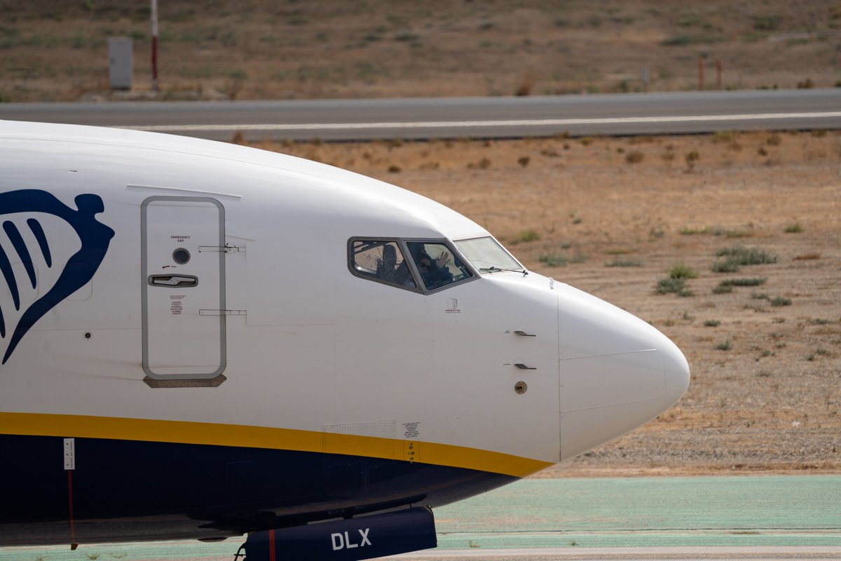 BillyFotograf's tweet photo. Imágenes tomadas desde AGP, vuelo FR8944 del avión B738 de @Ryanair_ES 
¿conseguiremos devolver el saludo directamente en forma de imágenes?
@controladores https://t.co/hMgbH02cbV