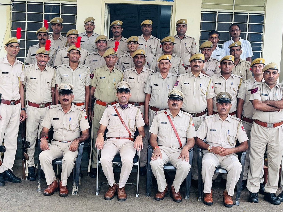 आप सभी को आजादि के पावन पर्व पर हार्दिक बधाई एवं शुभकामनाएँ।🇮🇳🇮🇳
आज स्वतंत्रता दिवस के शुभ अवसर पर पुलिस थाना डिग्गी और कस्बा चौकी डिग्गी में ध्वजारोहण किया॥ 🇮🇳🇮🇳
#IndependenceDay 
#AajadiKaAmritMahotsav