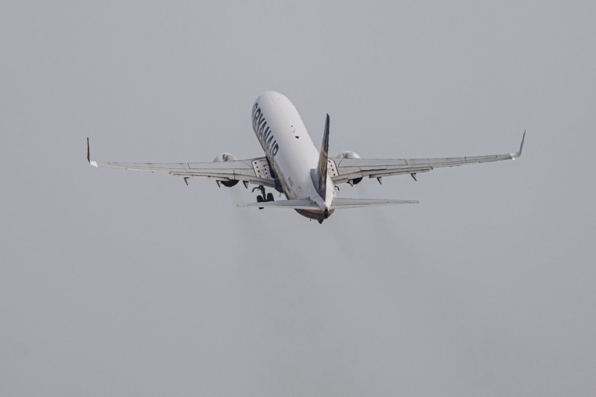 BillyFotograf's tweet photo. Imágenes tomadas desde AGP, vuelo FR8944 del avión B738 de @Ryanair_ES 
¿conseguiremos devolver el saludo directamente en forma de imágenes?
@controladores https://t.co/hMgbH02cbV