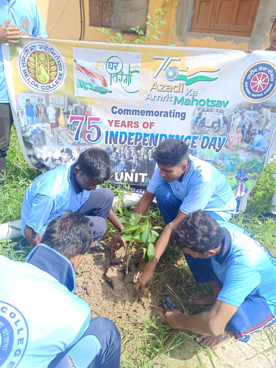 NssBeldaUnit1's tweet photo. NSS Unit I PO Dr. Lipika Mandal is involved in Plantation Programme activities on the occasion of Swacchata Pakhwada on 15th August, 2022 @_NSSIndia @YASMinistry @_NSSAwards @PMOIndia https://t.co/DCjjb5HlnS
