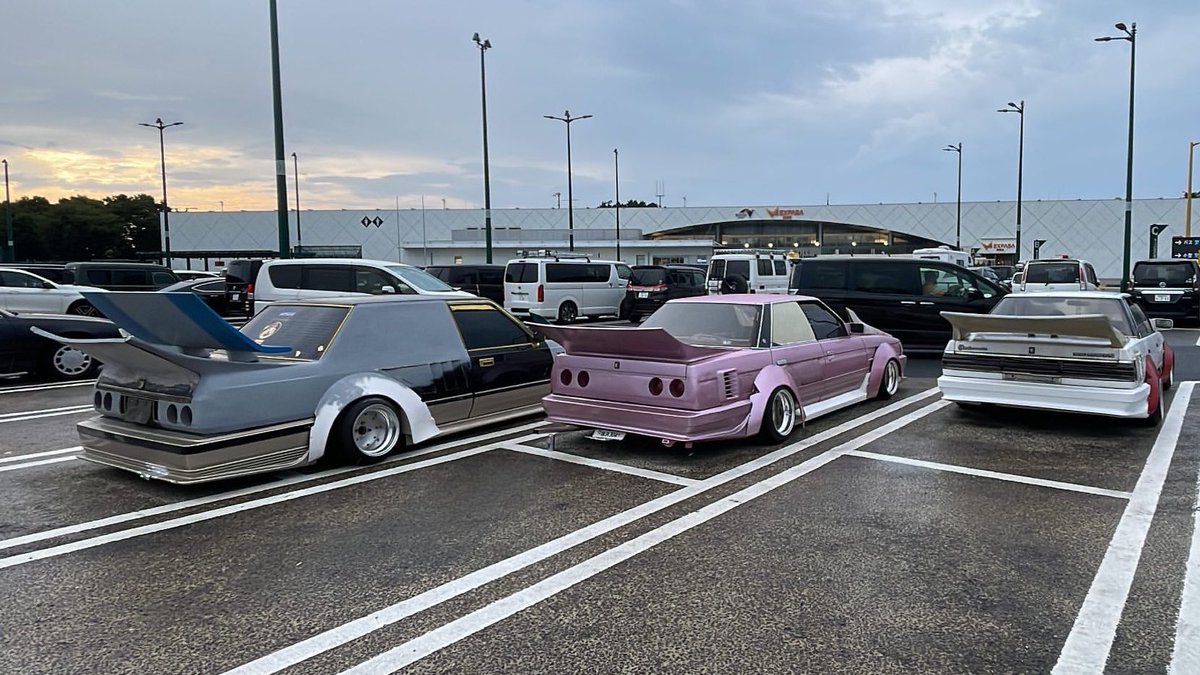 41324131's tweet photo. アツい仲間と同じ時間を過ごすとたくさんの得るものがある

でも逆にこのままだと失うものもある

そんな気がした
何を失うのかハッキリわかる

屋根

#ぶった切りオープンが1番カッケぇ
#乗っかりくらいなら自分ので
#最終目標だけどまだ躊躇いが
#先走る計画
#そのうちガラス破られるか屋根凹む https://t.co/ggzvUAESqk