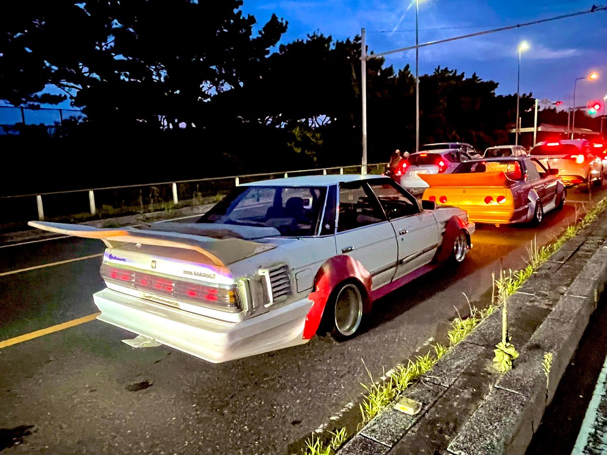 41324131's tweet photo. アツい仲間と同じ時間を過ごすとたくさんの得るものがある

でも逆にこのままだと失うものもある

そんな気がした
何を失うのかハッキリわかる

屋根

#ぶった切りオープンが1番カッケぇ
#乗っかりくらいなら自分ので
#最終目標だけどまだ躊躇いが
#先走る計画
#そのうちガラス破られるか屋根凹む https://t.co/ggzvUAESqk