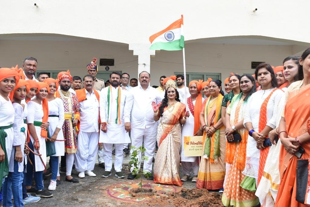 Nimaben_BJP's tweet photo. #IndependenceDay #india #IndiaAt75 https://t.co/4gVd9Ny9p1