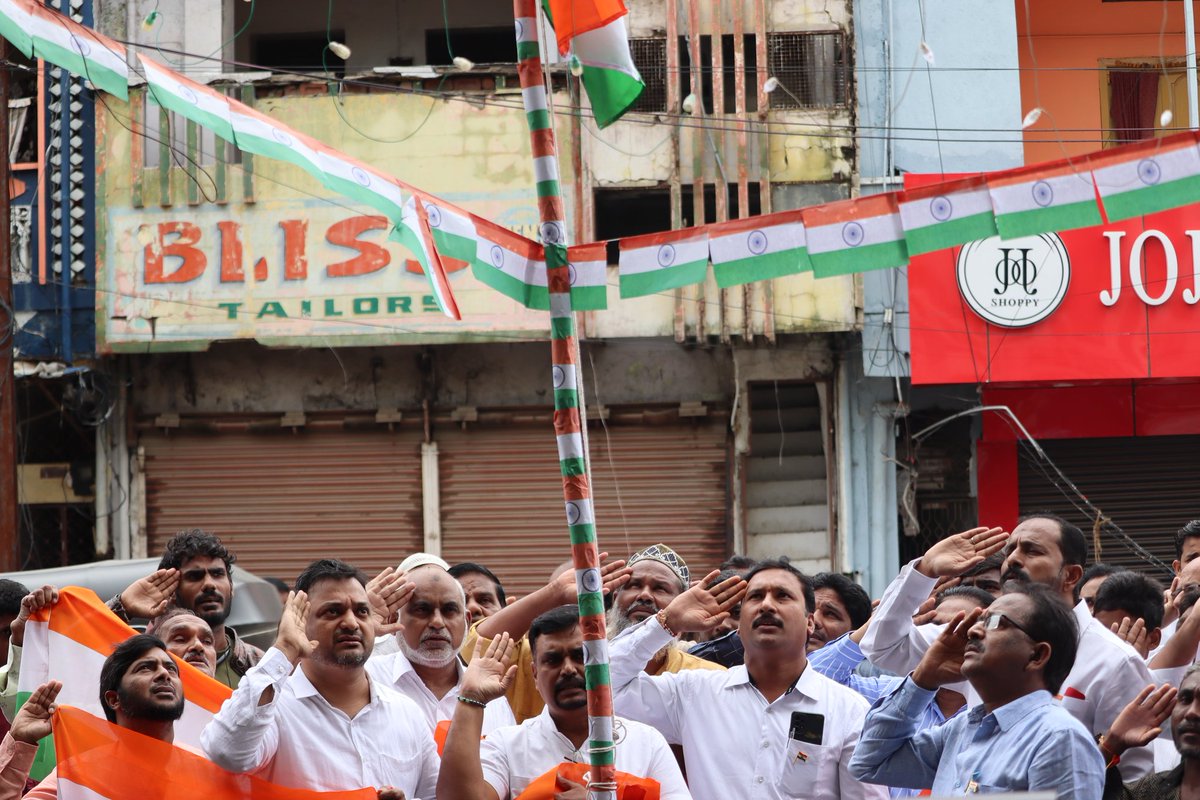 INCWgl25thDiv's tweet photo. Today Our 25th Division Congress President @Mohd_Sajid_INC Ji have attend the flag host place at Mandi bazar in our division 25th.our division members also came in this #IndependenceDay flag host. 
#JaiCongress 
@revanth_anumula @INCTelangana 
@iamkondasurekha @KMuraliSurekha https://t.co/g4ZTaSlNSO