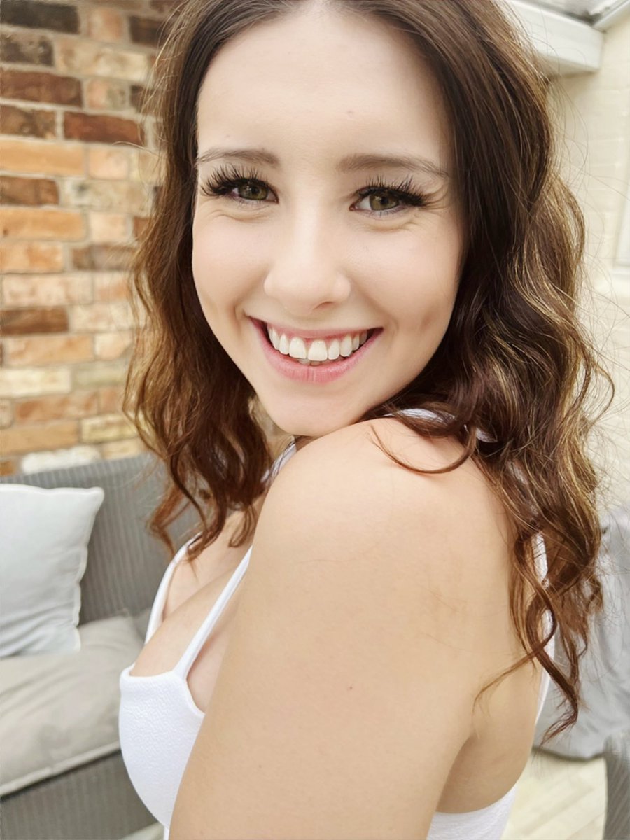 erinmooregolf's tweet photo. 200 retweet and I’ll show you my pussy xx https://t.co/P3OSRZI4FL