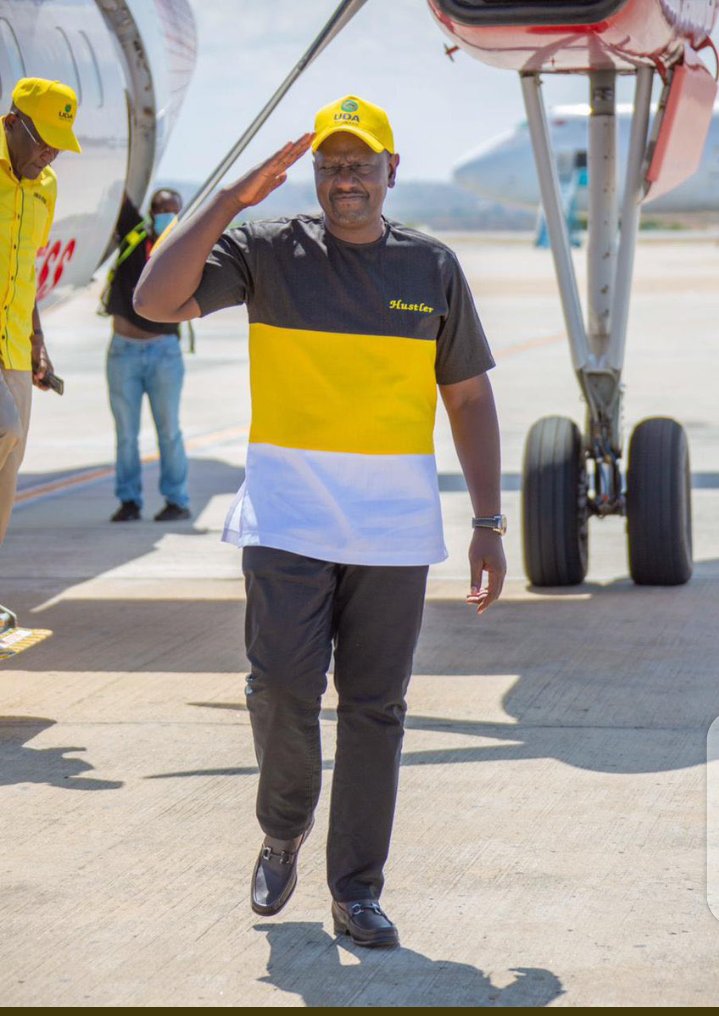 KaberiaCommoner's tweet photo. My advice to @WilliamsRuto Do not betray the hustlers who saved you from humiliation. Reward them by lowering the cost of living and reducing taxes. Put measures that promote their businesses. Security. Fnally bring @MigunaMiguna home. He's the son of this soil and a statesman. https://t.co/4CMBrllB7N