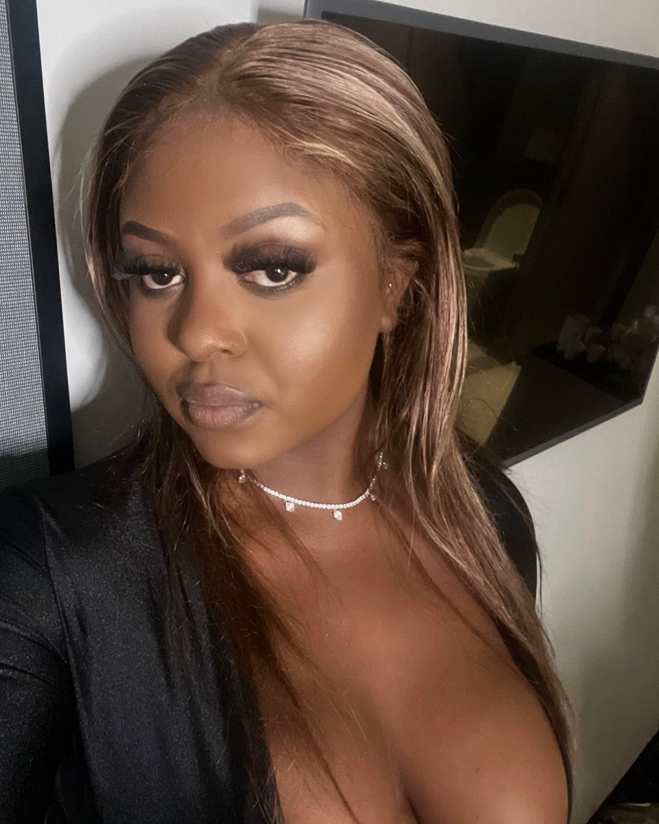 LynnMavx's tweet photo. don’t mind me.. https://t.co/gRyLzj0Klj