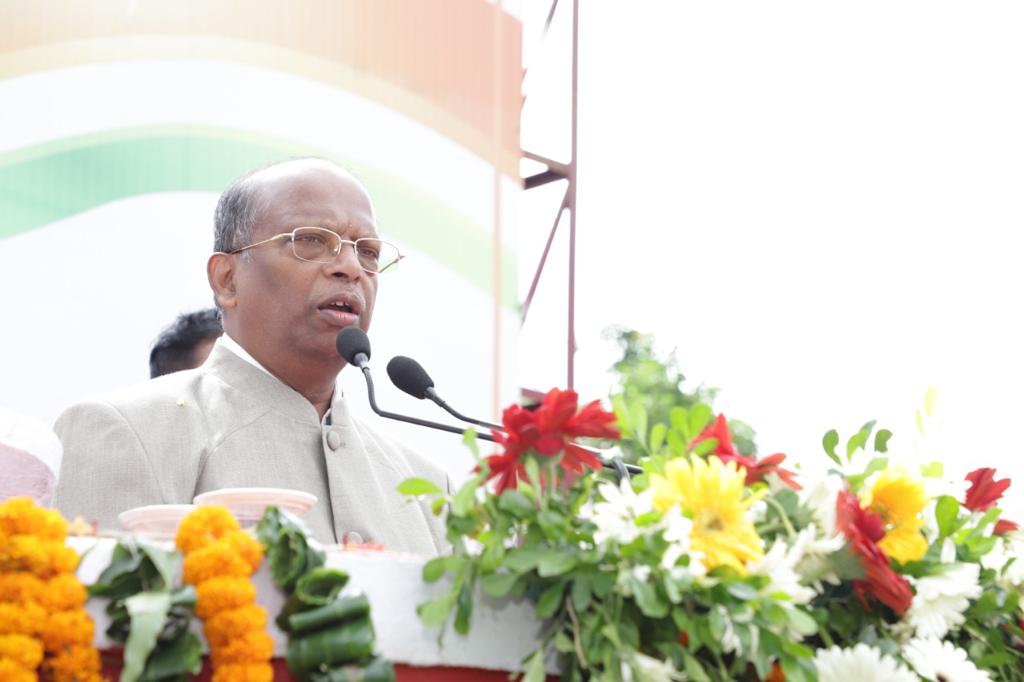NALCO joined the Nation in celebrating the 76th #IndependenceDay. <a href="/CMDNALCO/">CMD-NALCO</a> Shri Sridhar Patra, hoisted the National Flag &amp; paid rich tributes to the freedom fighters &amp; soldiers. He called upon NALCO collective to strive for realising our <a href="/PMOIndia/">PMO India</a>'s dream of #AtmaNirbharBharat.