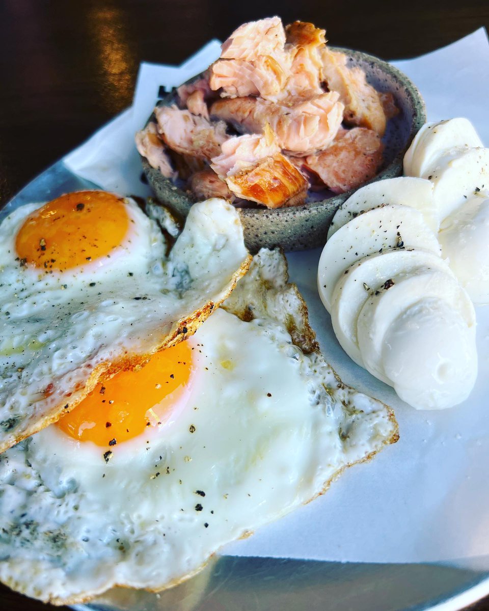 KetoDietEasy's tweet photo. Keep it simple. Salmon ๐ Buffalo Mozzarella ๐ง๐ณ๐ณ
.
๐Keto Diet have everything you need to weight loss Success
.
๐Join Now - Link in
@KetoDietEasy
's bio๐
--
#ketofasting #foodmeal #dietplans #lchflife #ketodinner #cookingdiary #lowcarbfood #ketoforwomen https://t.co/bn3nIIQvBy