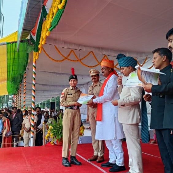 2Chhindwara's tweet photo. Best SW Firers, ANO &amp; Accountant of 24 MP Bn NCC felicitated at the Chhindwara District Independence Day Parade @HQ_DG_NCC  @NccDteMPCG  @GreenJabalpur @prochhindwara @ajaymahajan66 https://t.co/bOP8tLnTNq