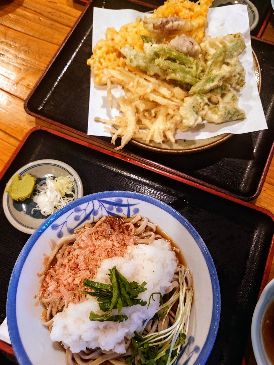 516Daichi's tweet photo. 夏野菜天ぷらに
おろし蕎麦美味しい〜🌽 https://t.co/6yzIvp82MX