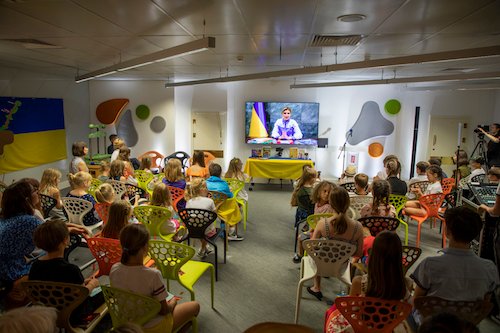 Our friends <a href="/PLSlicensing/">Publishers' Licensing Services</a> partnered with <a href="/HalstanPrint/">Halstan</a> to fund &amp; produce 16,000 Ukrainian-language books for refugee children in the UK as part of the Ukrainian government’s ‘Books Without Borders’ initiative. Let's give them a hand for helping these young refugees!