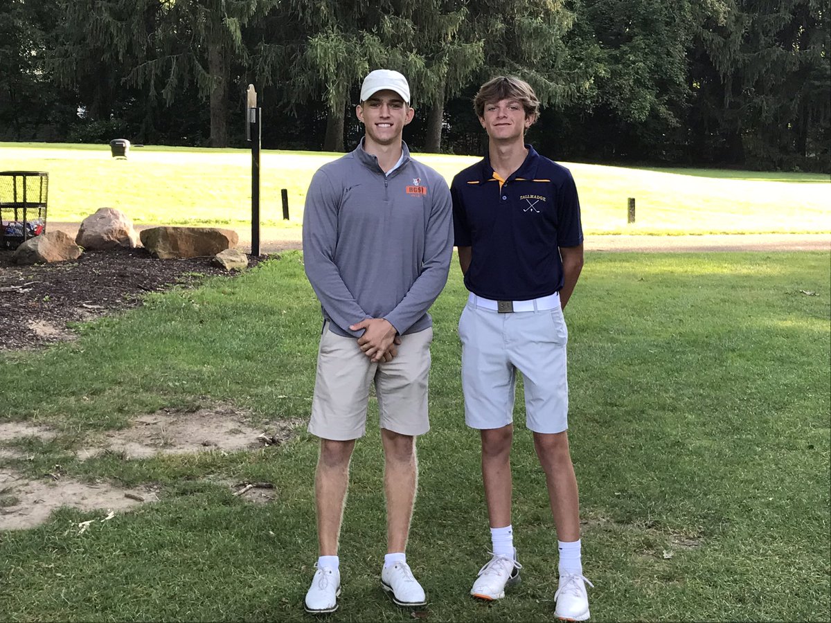 Tallmadge_BGolf's tweet photo. Blue Devils past and present at Brookledge for our match with @EHSorangemen @DarinHudak @Tallmadge_AD https://t.co/yPLV5Oz2a4