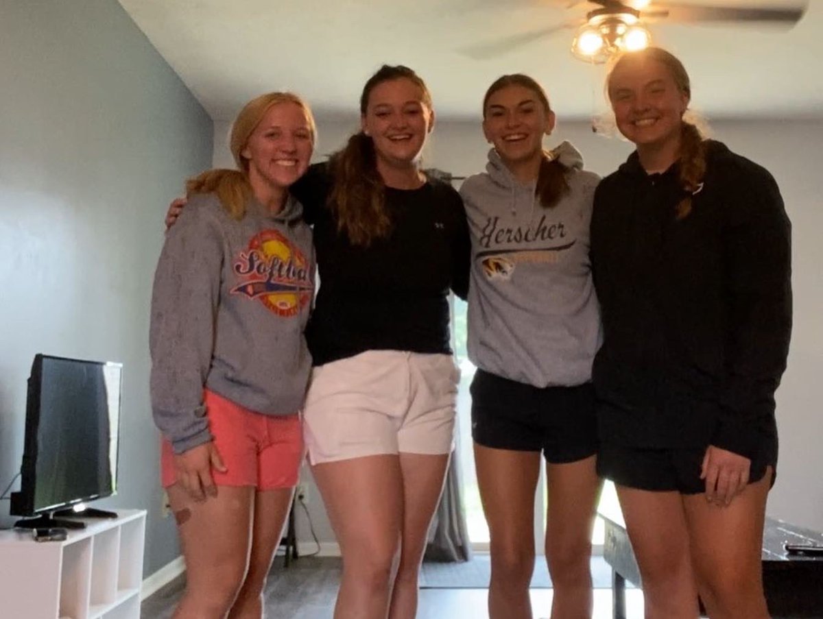 WE’RE BACK 🥎
-Move in Weekend ✔️
-First Team Meeting ✔️
#RvcSoftball🦅