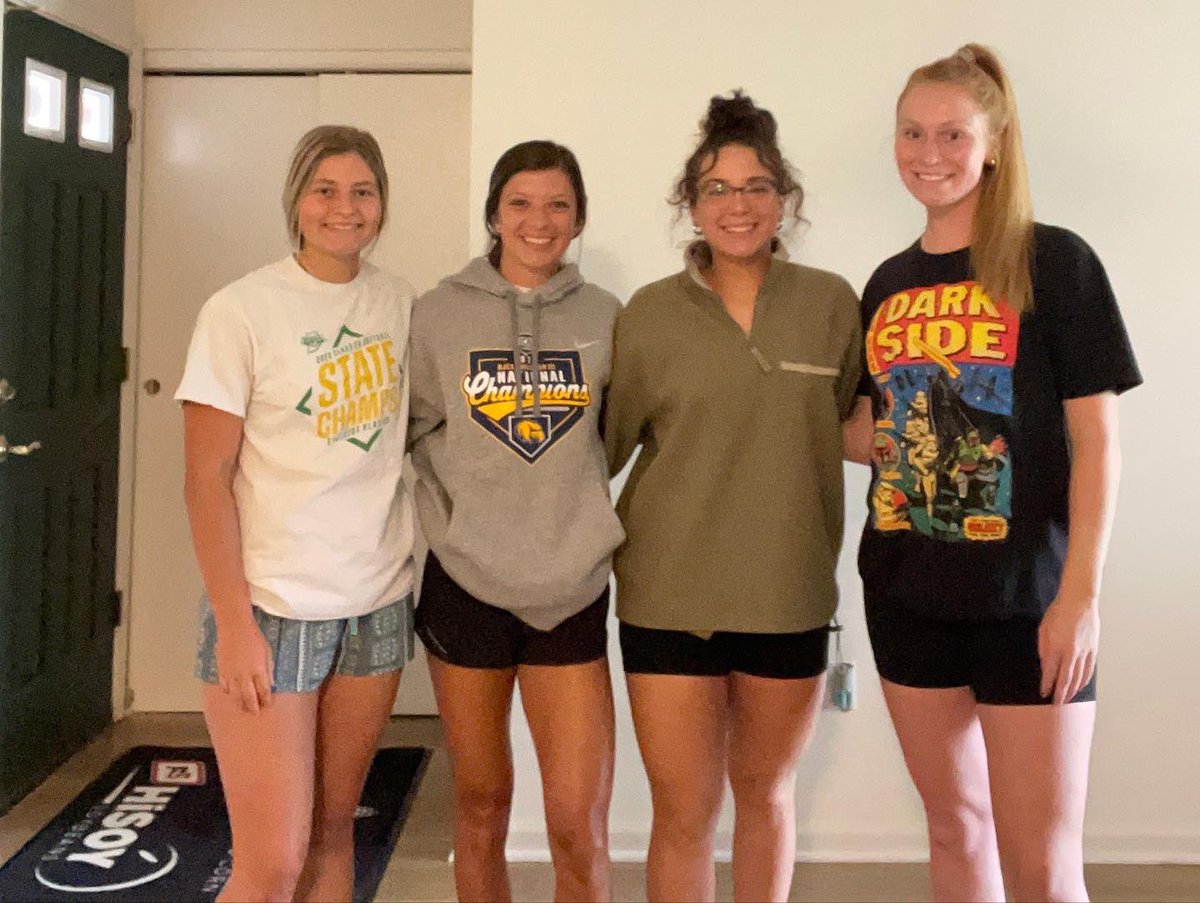 RVC_Softball's tweet photo. WE’RE BACK 🥎
-Move in Weekend ✔️
-First Team Meeting ✔️
#RvcSoftball🦅 https://t.co/3ELcPAaUbZ