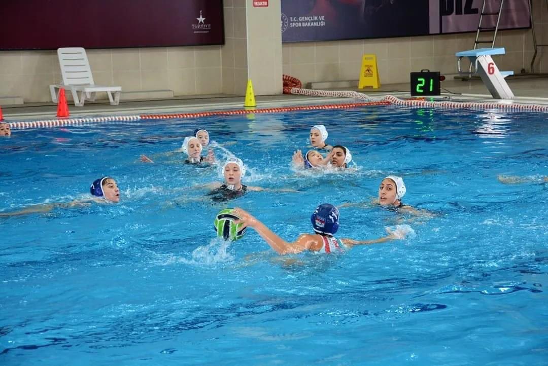 nevsehirbeledi2's tweet photo. Nevşehir Belediyesi Gençlik ve Spor Kulübü Su Topu Takımı, Mersin’de düzenlenen U17 Kadınlar Bölgesel Lig Müsabakaları sonucunda şampiyonluğa ulaşarak 2. Lige yükseldi. https://t.co/dDeVypkyFP