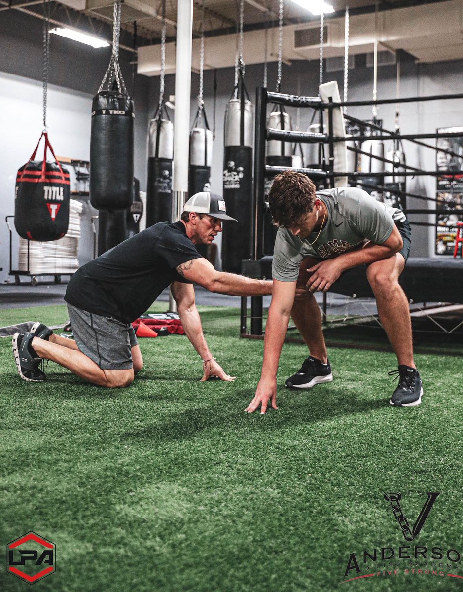 FiveStrongOLine's tweet photo. University of Alabama Tight end @JaxPorter22 working on his craft! 🔥
#FiveStrong #RollTide @LPAStrength https://t.co/BmXKWyBXS9