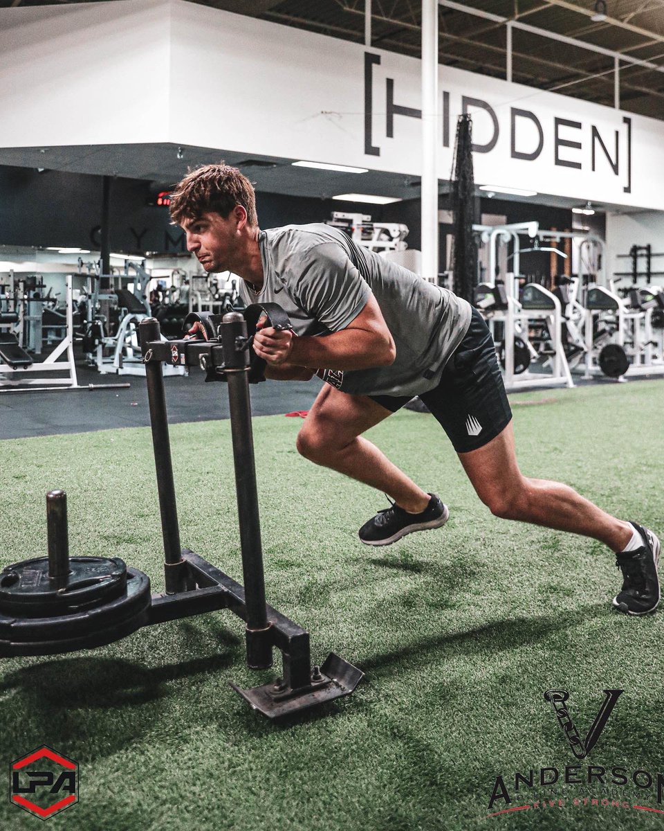 FiveStrongOLine's tweet photo. University of Alabama Tight end @JaxPorter22 working on his craft! 🔥
#FiveStrong #RollTide @LPAStrength https://t.co/BmXKWyBXS9